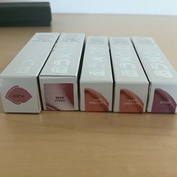 BUXOM Plump Shot Lip Serum in Plump Peach visibly plumps lips makeup - Picture 7 of 8